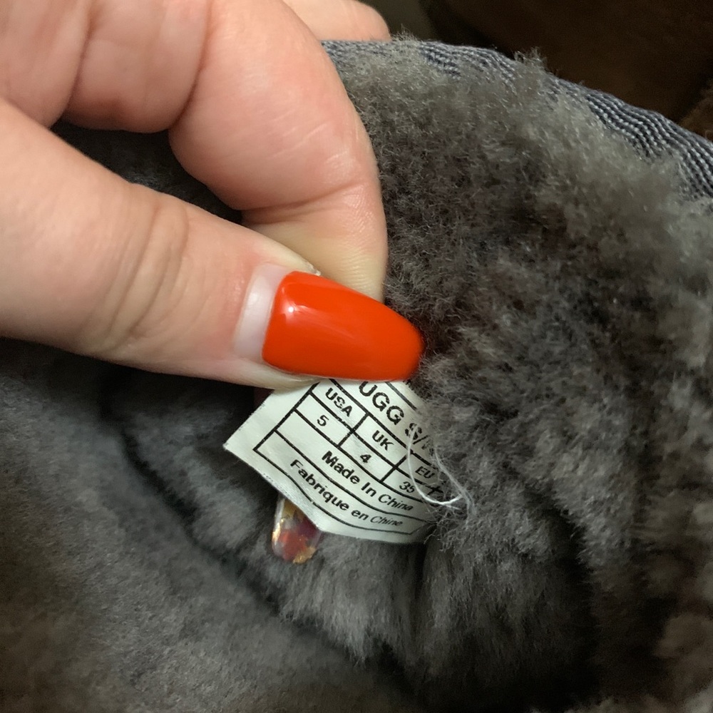 Gray uggs - Picture 5 of 7